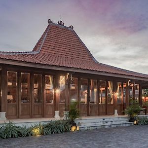 Gria Kerten Hotel Surakarta  Exterior photo