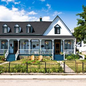 Maison Hovington Bed & Breakfast Tadoussac Exterior photo