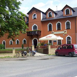 Penzion U Cervenych Vrat Hotel Chudolazy Exterior photo