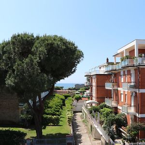 Sea View Apartment 3 Minutes Walk To The Beach Terracina Exterior photo