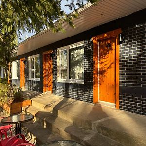 Aux Portes Du Soleil Motel Baie-Saint-Paul Exterior photo