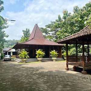 Joglo Satrio Pinayungan Villa Piyungan Exterior photo