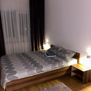 Comfort Stay Apartment - Free Parking & Wi-Fi Rosu Room photo