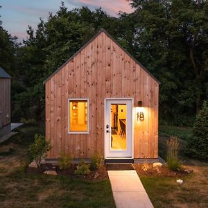 Bunkies-The Cut Villa Ottawa Exterior photo