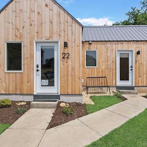 Bunkies- The Hold Villa Ottawa Exterior photo