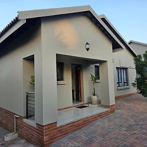 Vaendzi Lodge Mbombela Exterior photo