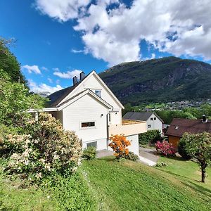 Hus I Stryn Villa Exterior photo