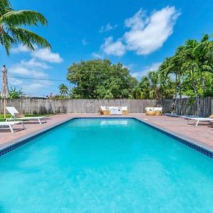 Backyard Oasis 5 Minutes From Hard Rock Casino Villa Fort Lauderdale Exterior photo