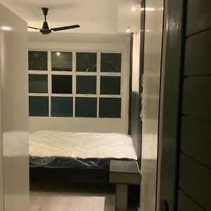 Modern, Cozy 2-Bedroom Apartment Male Exterior photo