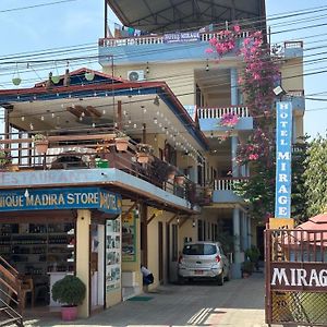 Hotel Mirage Sauraha Exterior photo