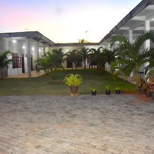 Queens Hotel Anuradhapura Exterior photo