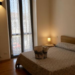 A Due Passi Dal Centro, Valentino'S Apartment Casale Monferrato Exterior photo