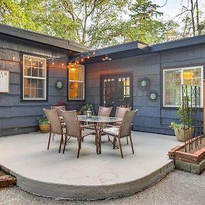 Tacoma Retreat With Fire Pit - Walk To Lake Access! Exterior photo