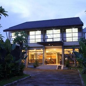 Ommaya Hotel And Resort Surakarta  Exterior photo