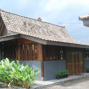 Puri Menoreh Hotel And Restaurant Borobudur Magelang Exterior photo