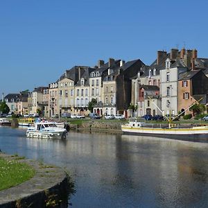 Spacieux T3 Lumineux Dans Quartier Historique Avec Wifi Apartment Redon Exterior photo