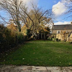 Maison Familiale Spacieuse Pres De Carrouges Avec Jardin Villa Exterior photo