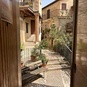 Casa Castel Di Tora -Vista Lago Apartment Exterior photo