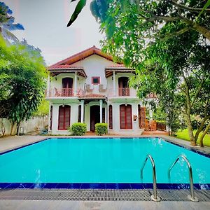 Stadium Reach Layathraa Hotel Madahapola Exterior photo