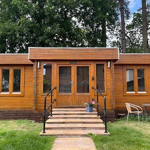 Log Cabin Living For 3-4 People In Frimley Apartment Exterior photo