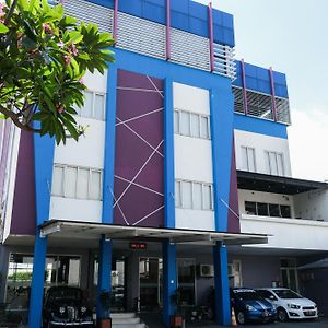 Hotel Dalu Semarang Exterior photo