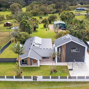 Coastal-Country Family Haven In Currumbin Pool Spa Villa Gold Coast Exterior photo