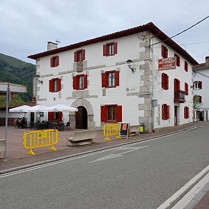 Hostal Del Camino De Santiago Hotel Valcarlos Exterior photo