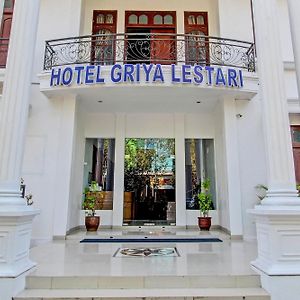 Oyo 93011 Hotel Griya Lestari Pati 2 Exterior photo