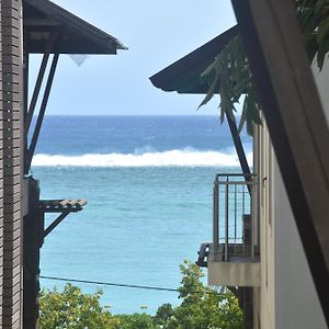 Blue Waves Beachfront Penthouse Apartment Flic en Flac Exterior photo