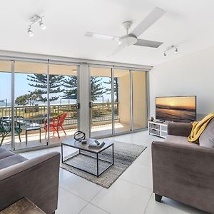 Bright And Chill Beachfront Apartment With Balcony Gold Coast Exterior photo