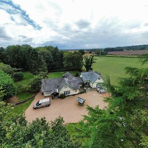 Brownhills Villa Eaton  Exterior photo