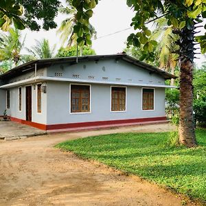 Raja Guest House Nilaveli Exterior photo