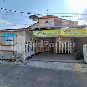 Assalaam Homestay Syariah Redpartner Lamongan Exterior photo