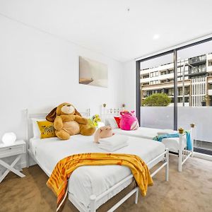 Modern Toy Style Apt At Heart Kogarah Apartment Sydney Exterior photo