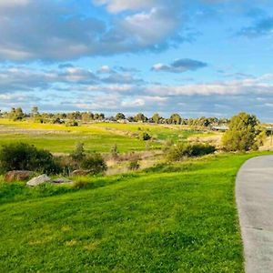 A Spacious Vacation Home Nearby Melbourne Airport Caroline Springs Exterior photo