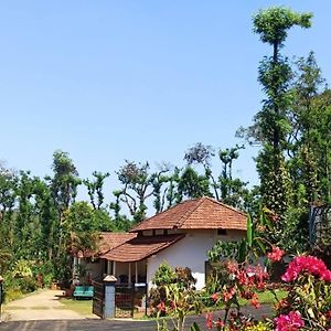 Emerald Castle Villa Madikeri Exterior photo