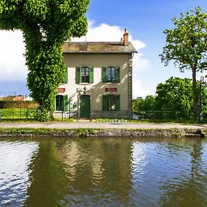 Gite D'Etape Sur Le Pont-Canal De Briare - Fr-1-590-454 Bed & Breakfast Exterior photo