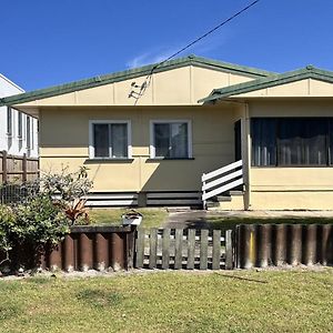 Lovely Beach Shack - 200M From The Sand! Villa Golden Beach Exterior photo