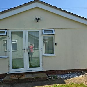 Saddlebrook Chalet Villa Leysdown on Sea Exterior photo