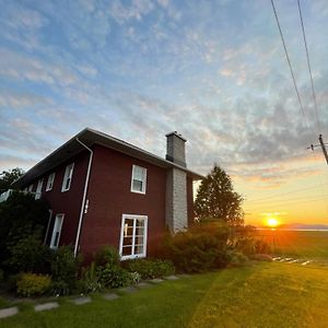 La Maison Rouge - Bed & Breakfast - La Pocatiere Bed & Breakfast Exterior photo