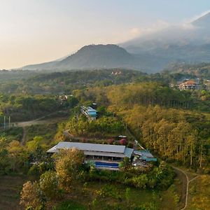 Royal Hotel And Outbound Trawas Exterior photo