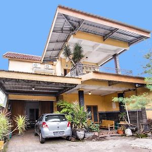 Spot On 91935 Hellena Guesthouse Demak Exterior photo