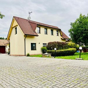 Penzion Hůrka Hotel Pardubice Exterior photo