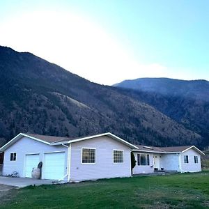 Vineyard Vacation Home Keremeos Exterior photo