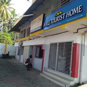 Anju Home For Tourists Kazhakuttam Exterior photo