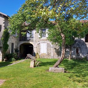 Superbe Maison De 1785, Table D'Hote, Bain A Remous, Massages Nestier Exterior photo