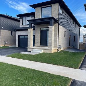 Beautiful 2 BR guest-suite in a modern home Fonthill Exterior photo