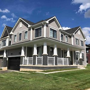 Large 5 Bedroom Newly Built Home Sleeps 12 Persons Thorold Exterior photo