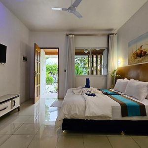 Arista Villa Ukulhas Island Exterior photo