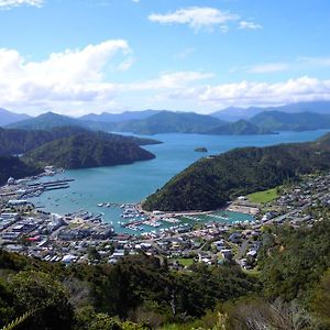 Close To Picton Town Hotel Exterior photo